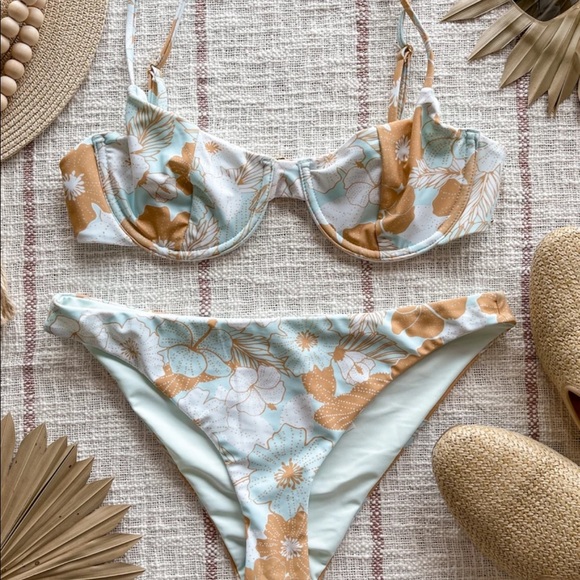 Amuse Society Other - Amuse Bikini Amelia Top Jayne Bottom Pool Blue